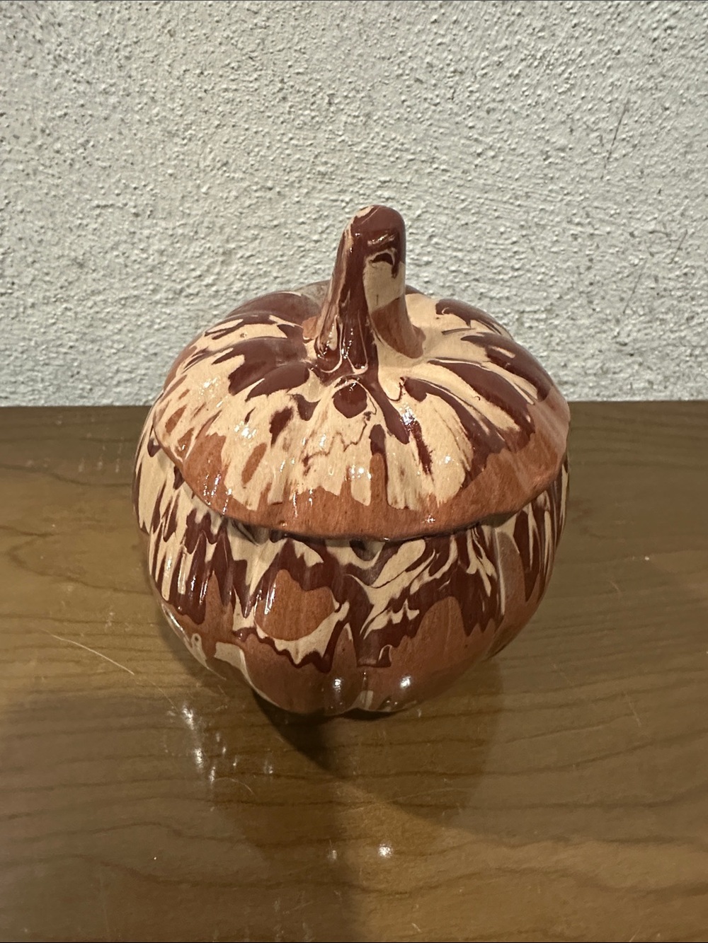 Vintage Clays in Calico Montana Pottery Agateware Pumpkin with Lid 2011